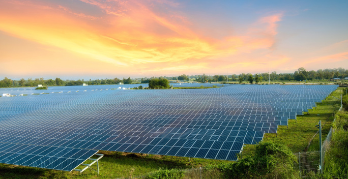 Solarpanels auf dem Feld