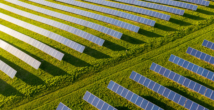 Solarpark auf Wiese