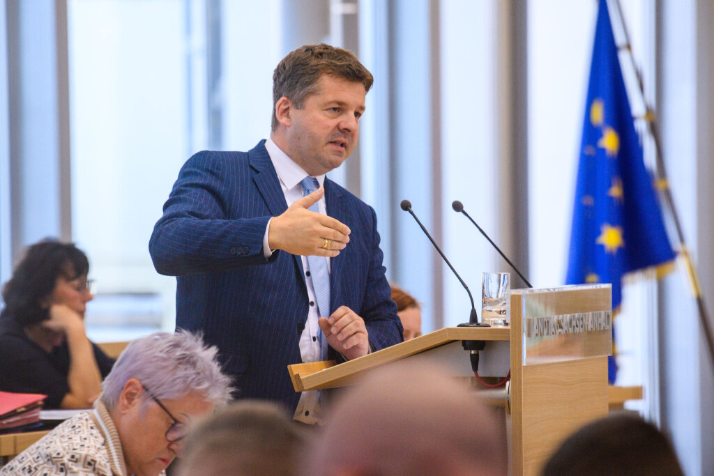 Wirtschaftsminister Schulze fordert eine Senkung der Energiekosten. (Archivbild)