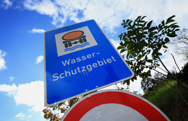 Das Wasserschutzgebiet in der Nähe von Würzburg ist das zweitgrößte in Bayern. Aufgrund eines geplanten Bergwerkes bangen Bürgerinnen und Bürger um ihre Wasserversorgung.